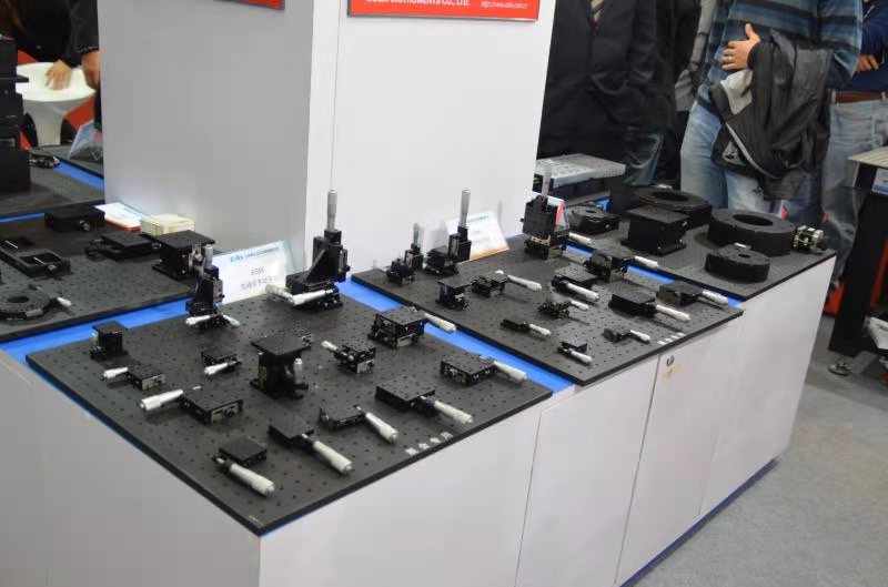 如何選擇手動調(diào)節(jié)臺